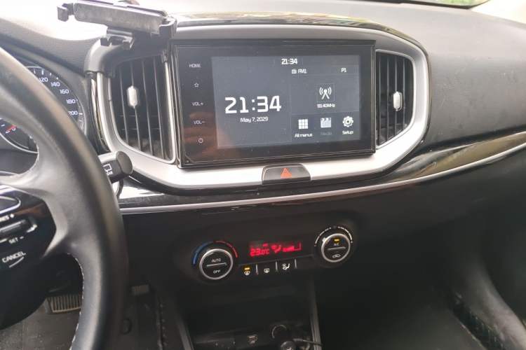 Used Kia kx1 Stonic 2021 1.4L CVT Fun & Sunroof Model Audio And AC Panel