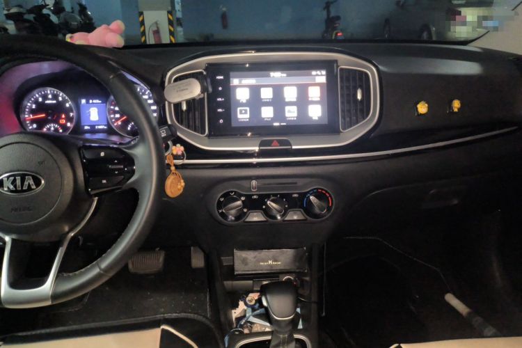 Used Kia kx1 Stonic 2021 1.4L Automatic Fun Edition Audio And AC Panel
