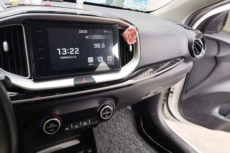 Used Kia kx1 Stonic 2021 1.4L Automatic Fun & Sport Edition Audio And AC Panel
