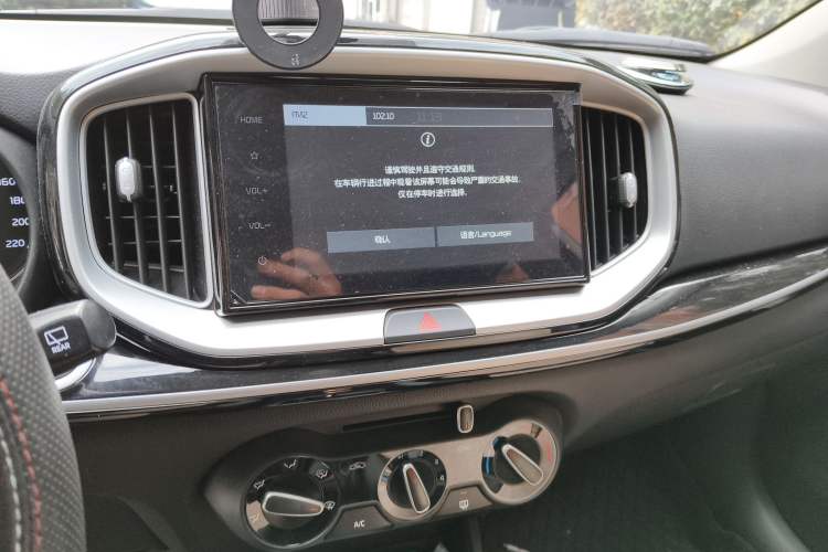 Used Kia kx1 Stonic 2021 1.4L Automatic Fun Edition Audio And AC Panel