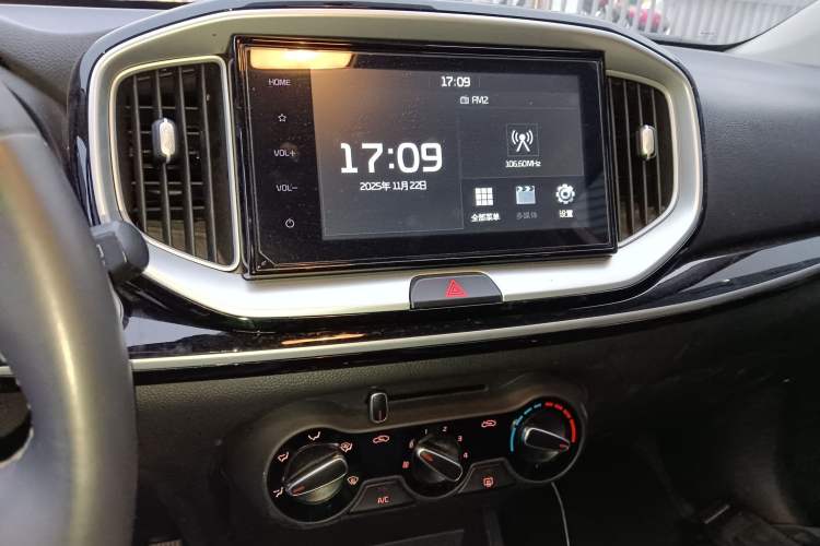 Used Kia kx1 Stonic 2021 1.4L CVT Fun Edition Audio And AC Panel
