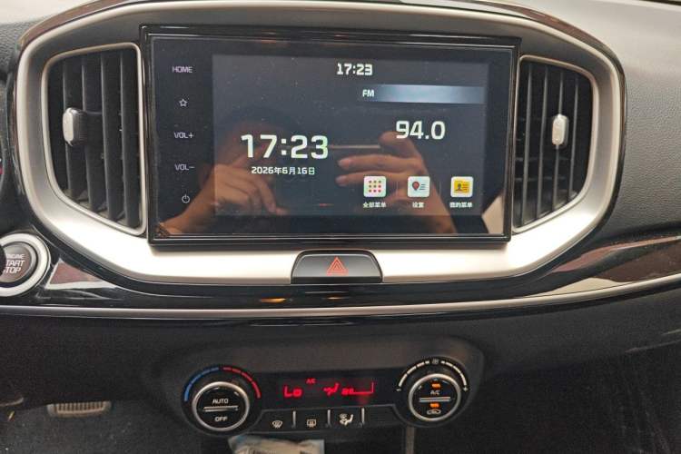Used Kia kx1 Stonic 2021 1.4L CVT Fun & Sunroof Model Audio And AC Panel