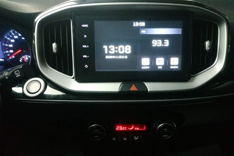 Used Kia kx1 Stonic 2021 1.4L CVT Fun & Sunroof Model Audio And AC Panel