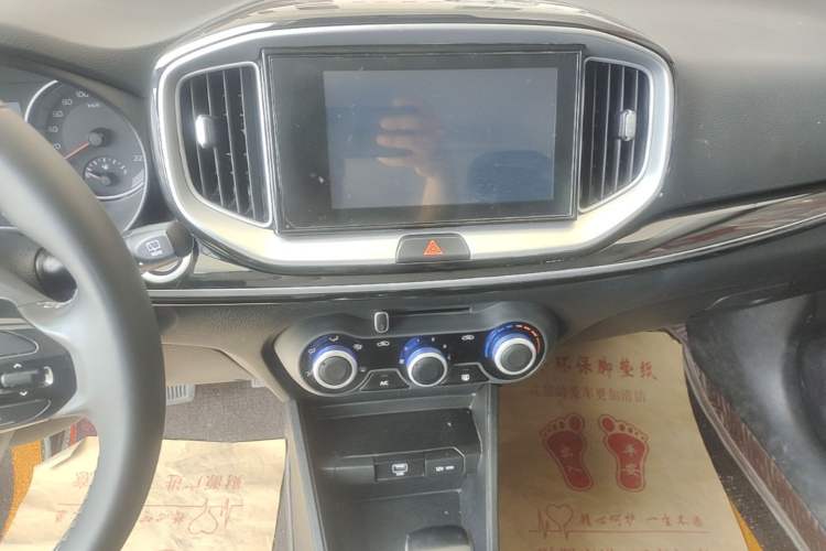 Used Kia kx1 Stonic 2021 1.4L Automatic Fun Edition Audio And AC Panel