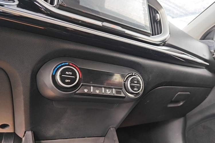 Used Kia kx1 Stonic 2021 1.4L CVT Sunroof Model Audio And AC Panel