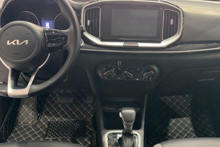 Used Kia kx1 Stonic 2021 1.4L Automatic Fun Edition Audio And AC Panel