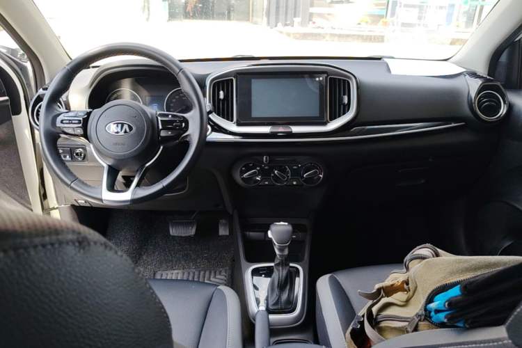 Used Kia kx1 Stonic 2021 1.4L CVT Fun Edition Center Console