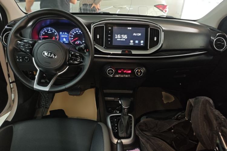Used Kia kx1 Stonic 2021 1.4L CVT Fun & Sunroof Model Center Console