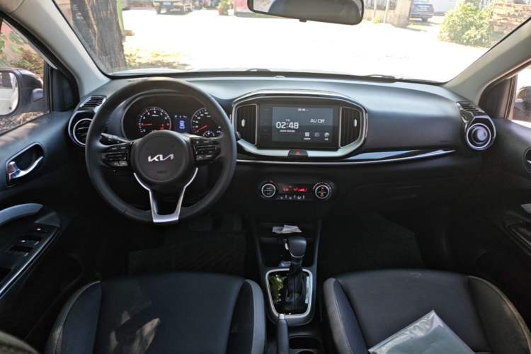 Used Kia kx1 Stonic 2021 1.4L CVT Sunroof Model Center Console