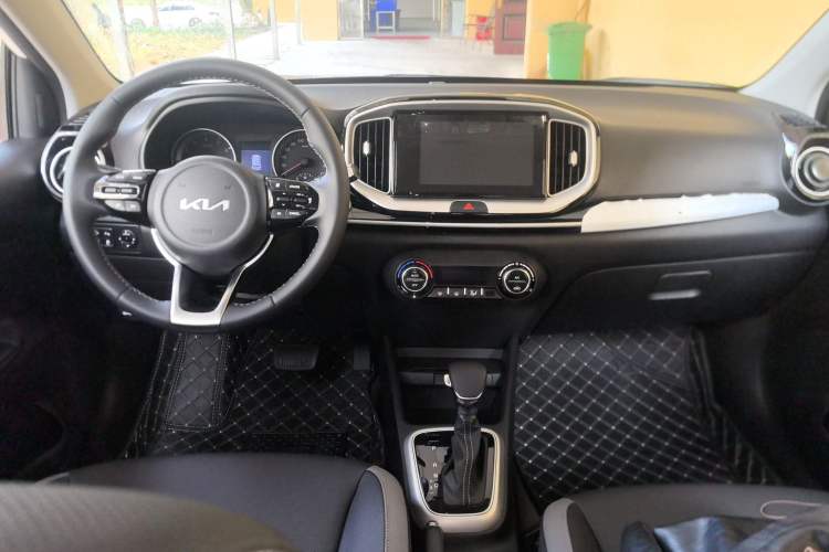 Used Kia kx1 Stonic 2021 1.4L CVT Fun & Sunroof Model Center Console