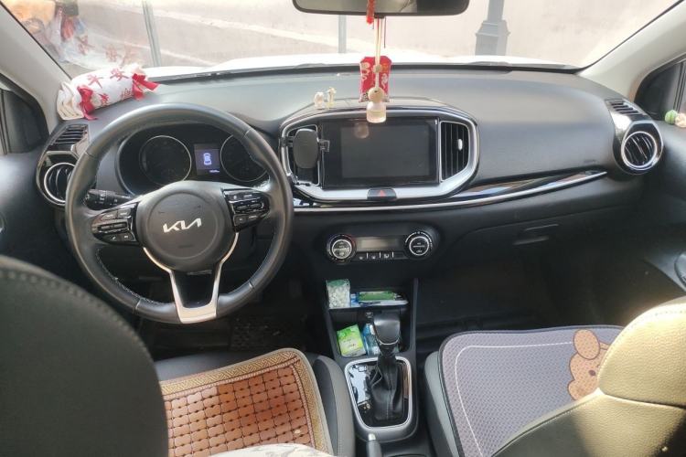 Used Kia kx1 Stonic 2021 1.4L CVT Fun & Sunroof Model Center Console