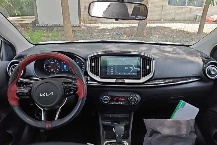 Used Kia kx1 Stonic 2021 1.4L CVT Sunroof Model Center Console