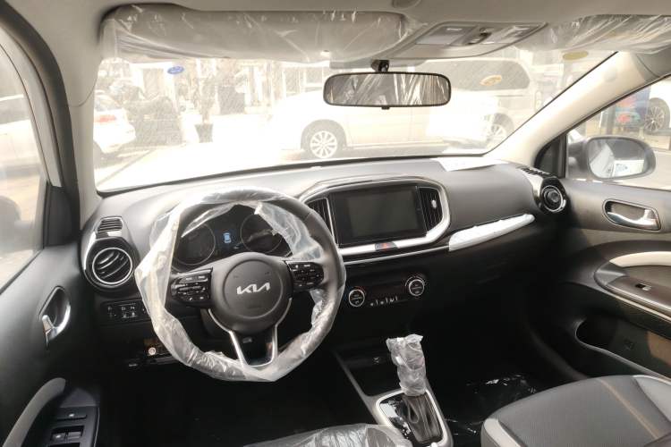 Used Kia kx1 Stonic 2021 1.4L CVT Sunroof Model Center Console