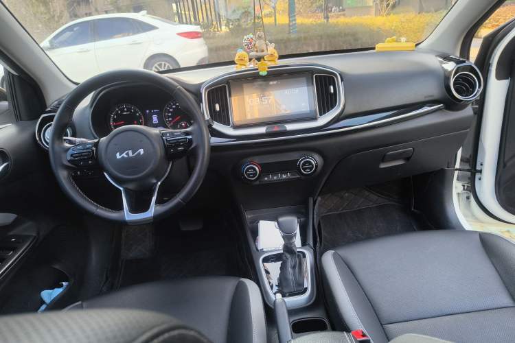 Used Kia kx1 Stonic 2021 1.4L CVT Fun & Sunroof Model Center Console