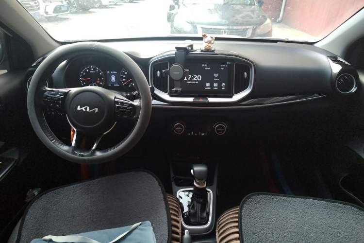 Used Kia kx1 Stonic 2021 1.4L CVT Sunroof Model Center Console