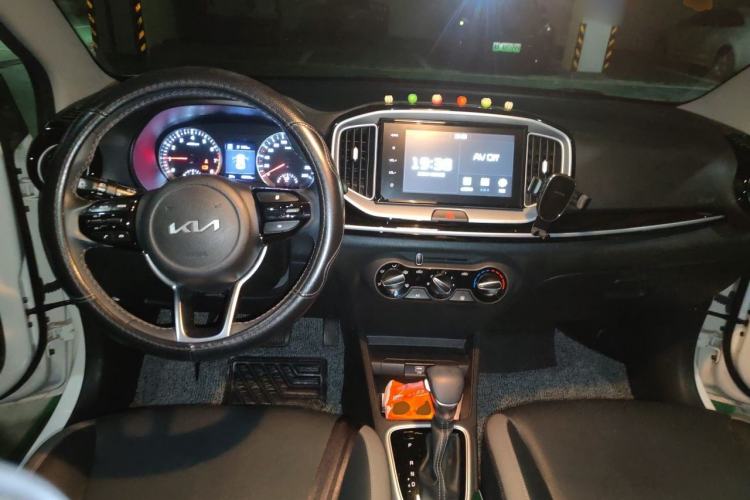 Used Kia kx1 Stonic 2021 1.4L CVT Fun Edition Center Console
