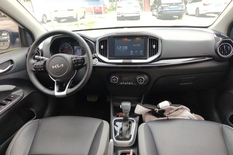 Used Kia kx1 Stonic 2021 1.4L CVT Sunroof Model Center Console