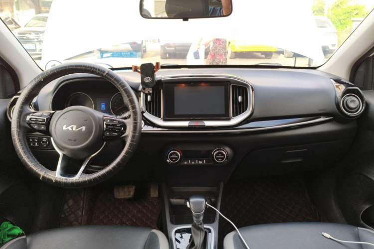 Used Kia kx1 Stonic 2021 1.4L CVT Sunroof Model Center Console