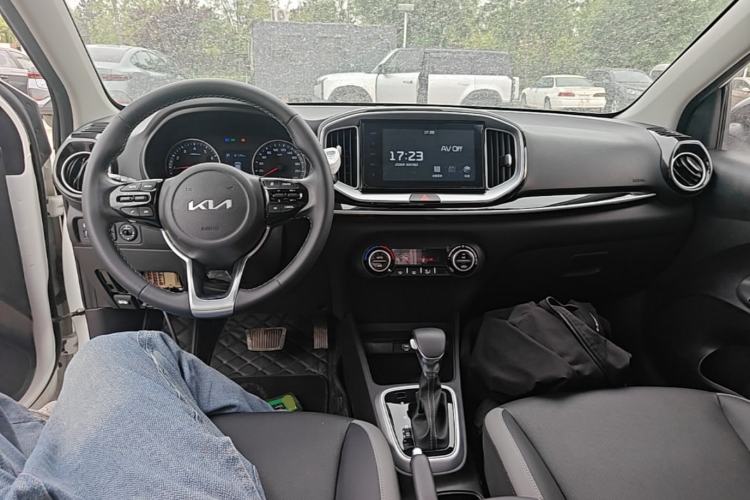Used Kia kx1 Stonic 2021 1.4L CVT Sunroof Model Center Console