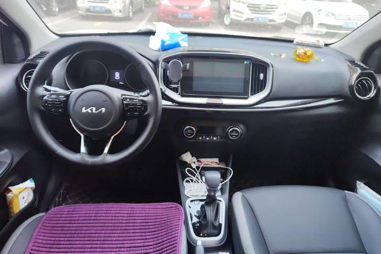 Used Kia kx1 Stonic 2021 1.4L CVT Fun & Sunroof Model Center Console