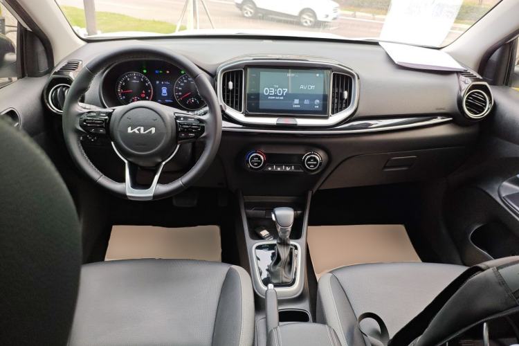 Used Kia kx1 Stonic 2021 1.4L CVT Sunroof Model Center Console