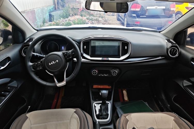 Used Kia kx1 Stonic 2021 1.4L CVT Sunroof Model Center Console