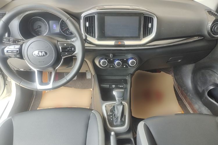Used Kia kx1 Stonic 2021 1.4L Automatic Fun Edition Center Console