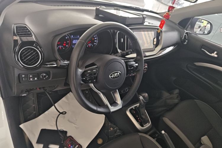 Used Kia kx1 Stonic 2021 1.4L Automatic Fun & Sport Edition Center Console