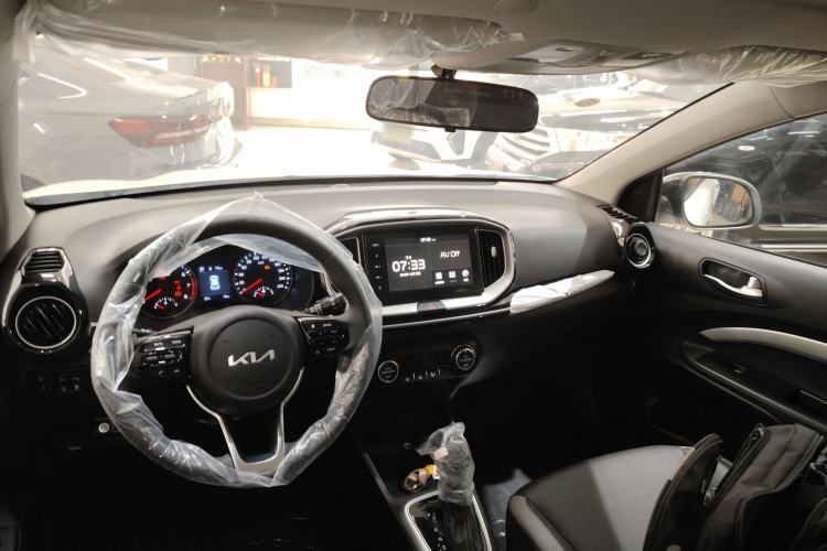 Used Kia kx1 Stonic 2021 1.4L CVT Sunroof Model Center Console