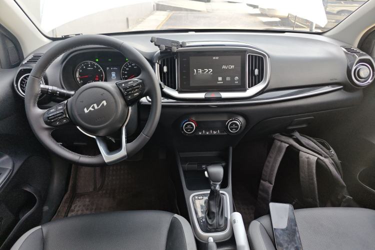 Used Kia kx1 Stonic 2021 1.4L CVT Sunroof Model Center Console