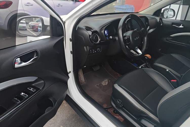 Used Kia kx1 Stonic 2021 1.4L CVT Fun Edition Driver Seat