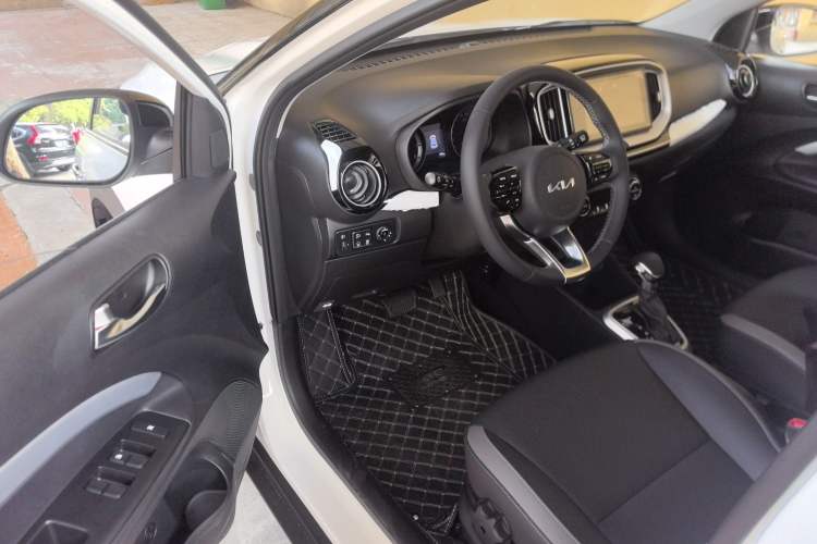 Used Kia kx1 Stonic 2021 1.4L CVT Fun & Sunroof Model Driver Seat