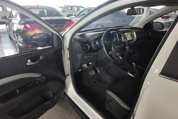 Used Kia kx1 Stonic 2021 1.4L CVT Sunroof Model Driver Seat
