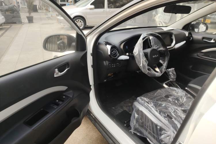 Used Kia kx1 Stonic 2021 1.4L CVT Sunroof Model Driver Seat