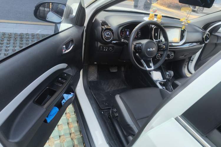 Used Kia kx1 Stonic 2021 1.4L CVT Fun & Sunroof Model Driver Seat