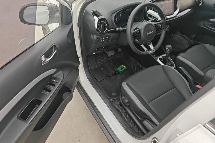 Used Kia kx1 Stonic 2021 1.4L CVT Sunroof Model Driver Seat