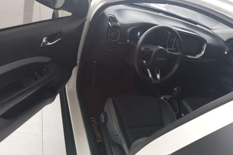 Used Kia kx1 Stonic 2021 1.4L CVT Fun Edition Driver Seat