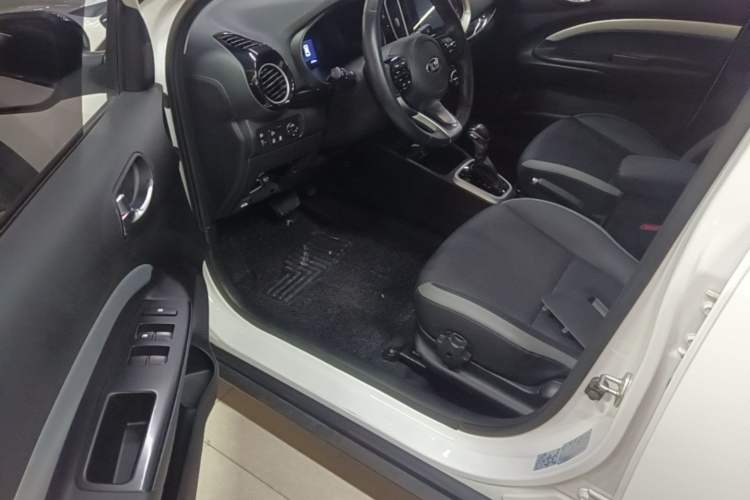 Used Kia kx1 Stonic 2021 1.4L Automatic Fun & Sport Edition Driver Seat