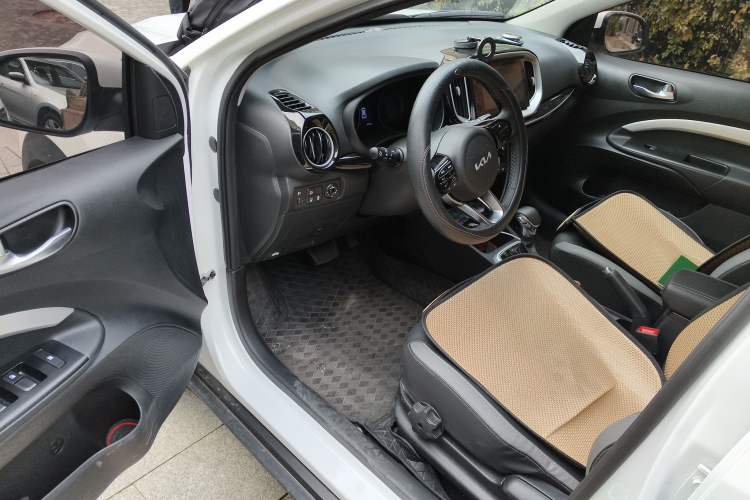 Used Kia kx1 Stonic 2021 1.4L Automatic Fun Edition Driver Seat