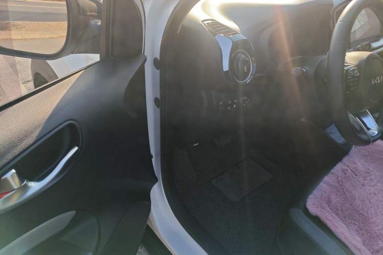 Used Kia kx1 Stonic 2021 1.4L CVT Fun & Sunroof Model Driver Seat