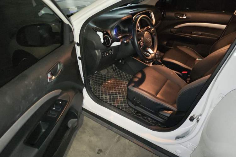 Used Kia kx1 Stonic 2021 1.4L Automatic Fun Edition Driver Seat