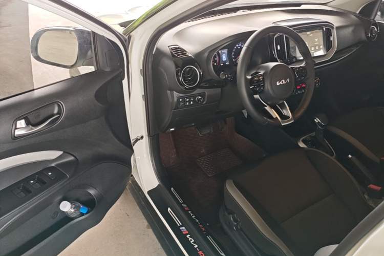 Used Kia kx1 Stonic 2021 1.4L CVT Sunroof Model Driver Seat