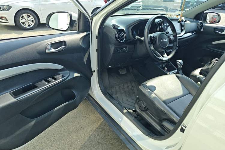 Used Kia kx1 Stonic 2021 1.4L CVT Fun & Sunroof Model Driver Seat