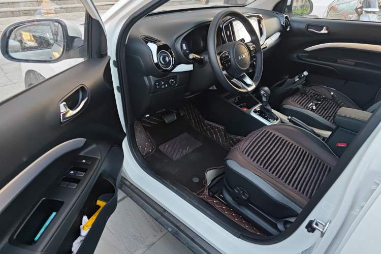 Used Kia kx1 Stonic 2021 1.4L CVT Fun Edition Driver Seat