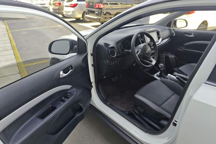 Used Kia kx1 Stonic 2021 1.4L CVT Sunroof Model Driver Seat