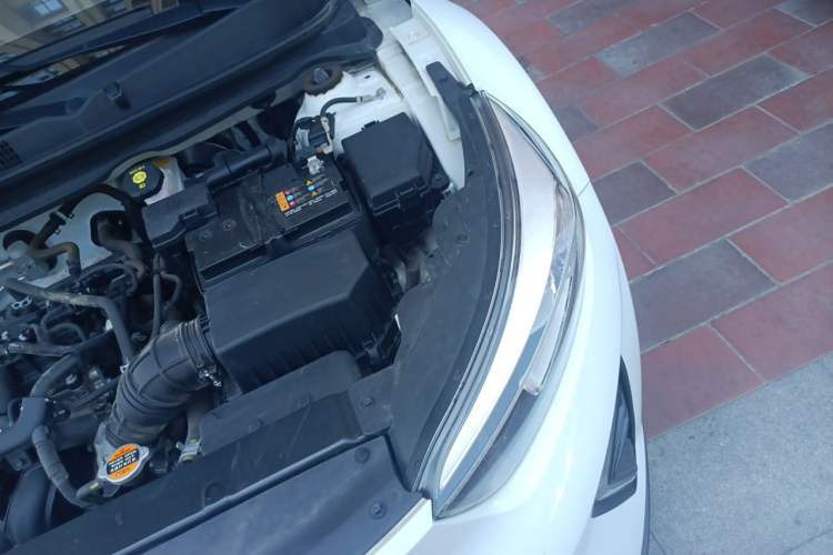 Used Kia kx1 Stonic 2021 1.4L CVT Fun Edition Engine Bay Left