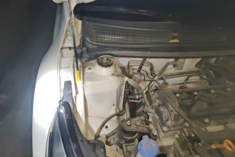 Used Kia kx1 Stonic 2021 1.4L CVT Fun & Sunroof Model Engine Bay Right