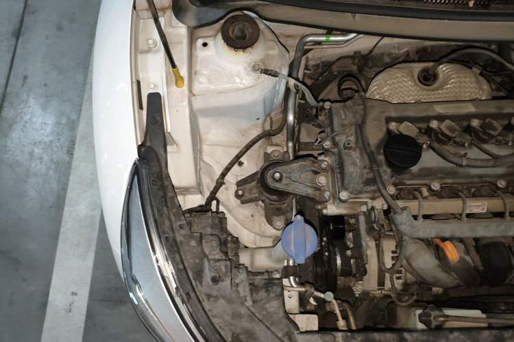 Used Kia kx1 Stonic 2021 1.4L Automatic Fun & Sport Edition Engine Bay Right