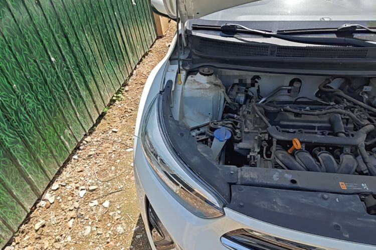 Used Kia kx1 Stonic 2021 1.4L CVT Fun Edition Engine Bay Right