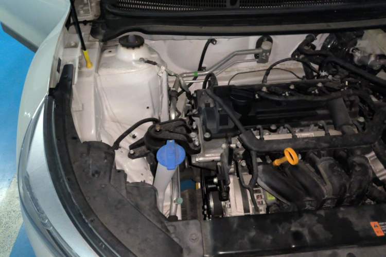 Used Kia kx1 Stonic 2021 1.4L Automatic Fun Edition Engine Bay Right